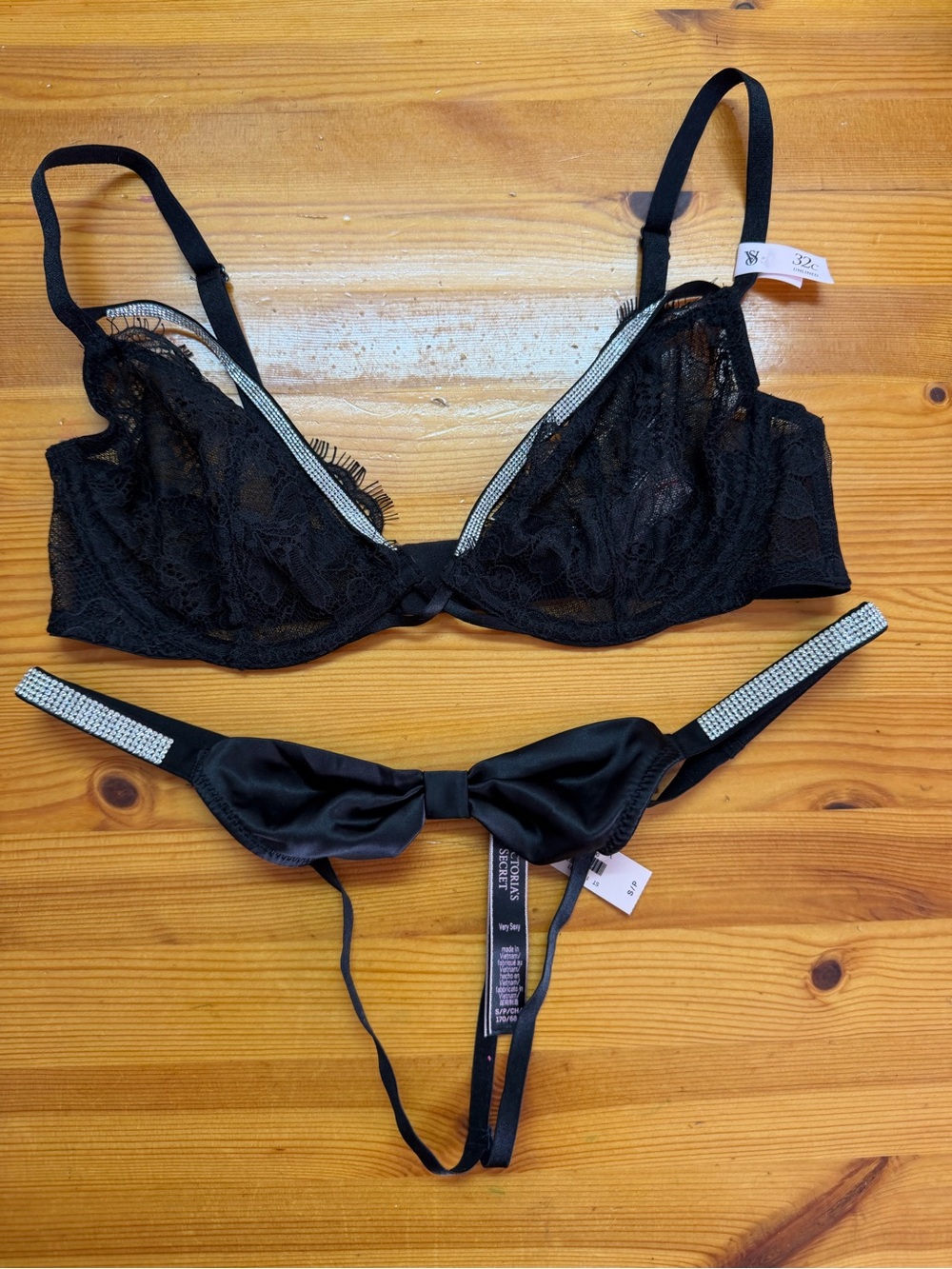 Victoria's Secret Very Sexy Low Cut Demi Bra thong Rhinestones Black 32C/small